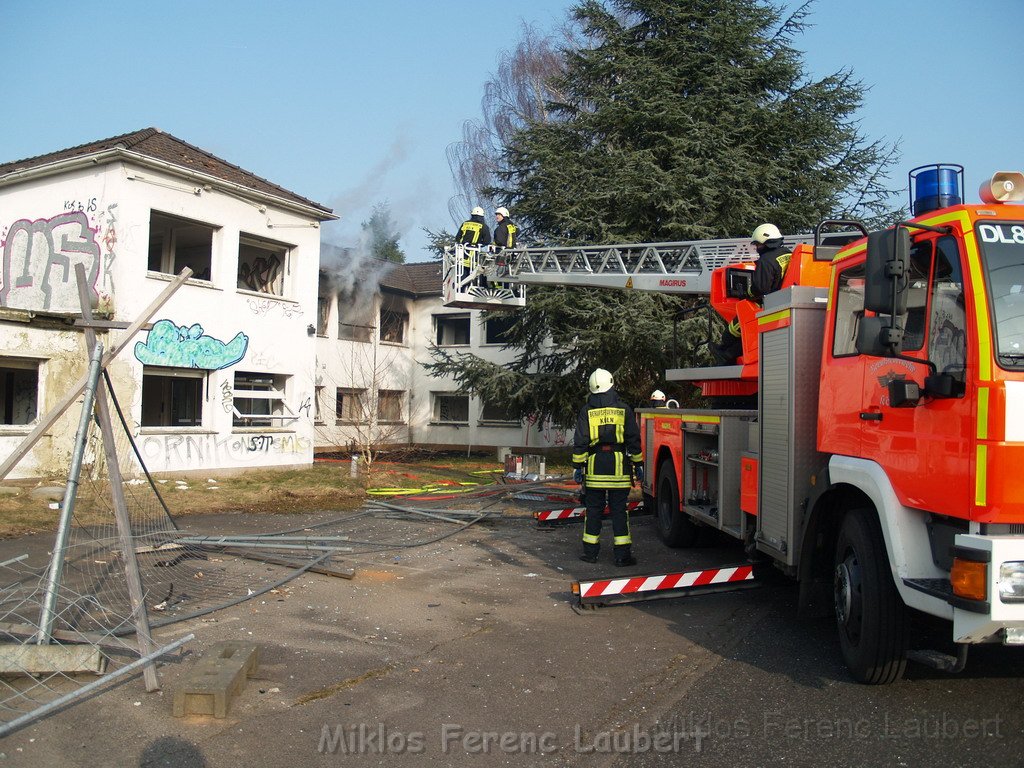 Feuer in leerstehenden Firmengebaeude Koeln Ostheim P15.JPG